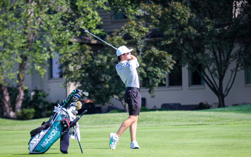 Golfer Golfing